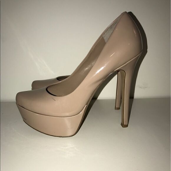 Jessica Simpson Heels    - Picture 2 of 3